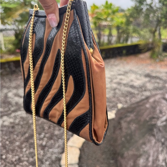 Vintage Sharif USA Tiger Stripe Suede Snakeskin Crossbody Gold Chain - Picture 4 of 9